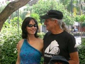marc bekoff con ainara gozategi